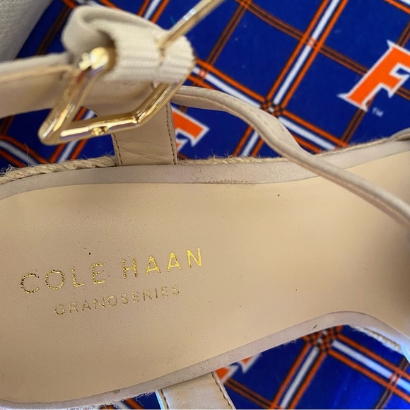 - - COLE HAAN NWOT Maddie Wedges upper leather Open Toe Size 8 - Picture 5 of 6